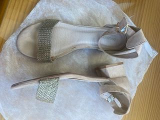 Zapatos beige y dorado talla 37