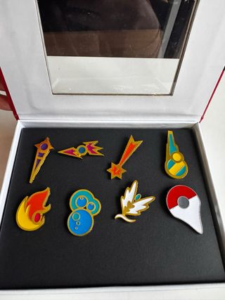 Set 8 spille collezione distintivi Pokémon