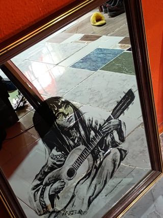 Espejo niña con guitarra en madera
