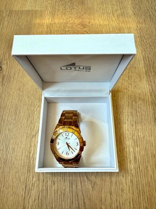 Reloj de pulsera Lotus