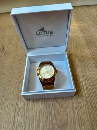 Reloj de pulsera Lotus