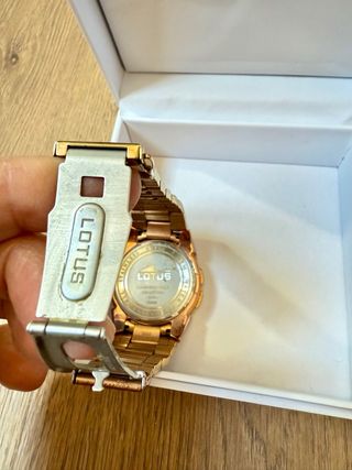 Reloj de pulsera Lotus
