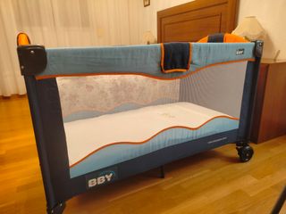 Colchón y cuna de viaje