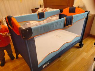 Colchón y cuna de viaje