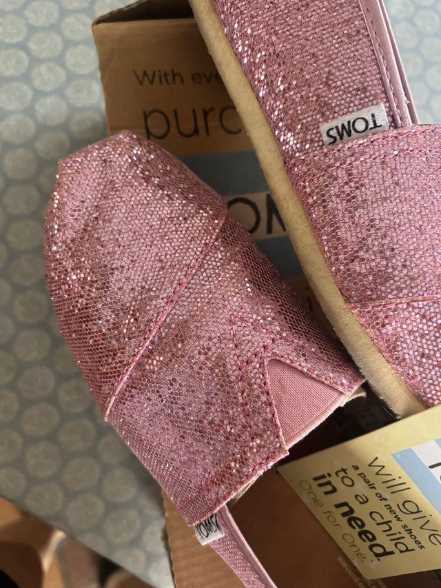 Alpargatas TOMS talla 36.5 rosas brillo