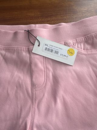 ¡Nuevo con etiqueta! Pantalón rosa claro por solo 9