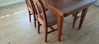 Mesa extensible y seis sillas