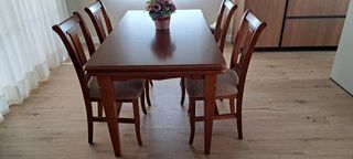 Mesa extensible y seis sillas