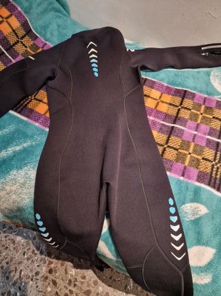 Traje neopreno mujer. Lo he usado dos veces. 