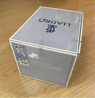 Figura Lladró 06506 Felicidades Mamá.