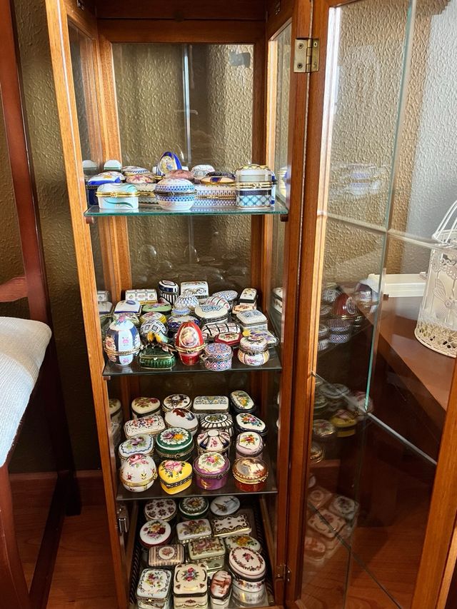 Vitrina pequeña madera cristal y mármol