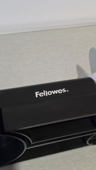 Soporte para pc sobremesa Fellowes con 4 ruedas