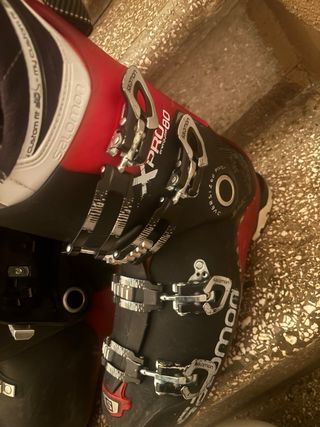 Botas de esquí Salomón xpro 80 con casco y gafas