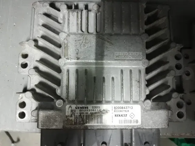 Centralina do Motor - 8200843713 RENAULT MEGANE II