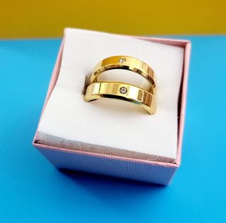 Alianzas de compromiso de oro laminado
