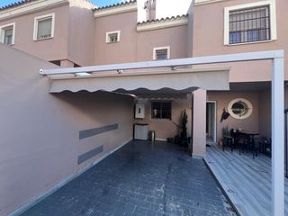 Toldo con estructura 