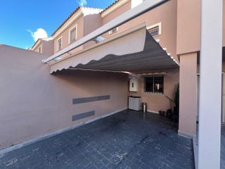 Toldo con estructura 