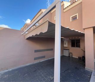 Toldo con estructura 
