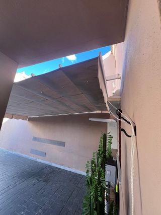 Toldo con estructura 