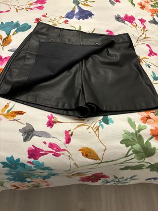 Falda pantalon cuero