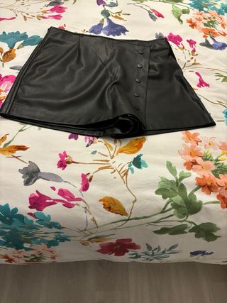 Falda pantalon cuero