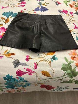 Falda pantalon cuero