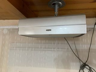 Proyector sanyo plv z2. con pantalla