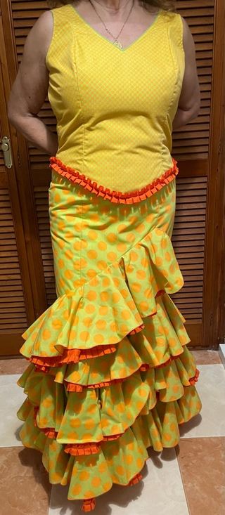 Falda y blusa de flamenca