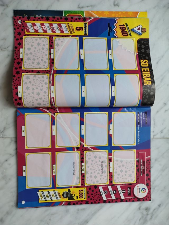 Cromos junto al álbum de la Liga Este 2018-19