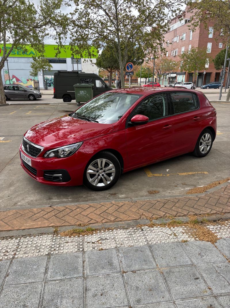 Peugeot 308 2018 - foto 1