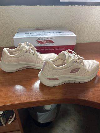Skechers Archfit Mujer