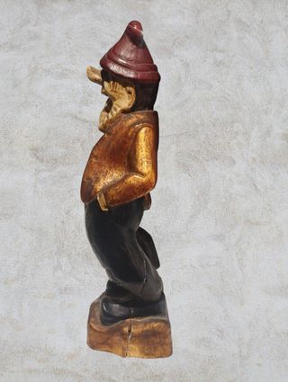 Figura antigua de madera policromada Gnomo tallada