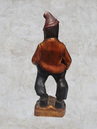 Figura antigua de madera policromada Gnomo tallada