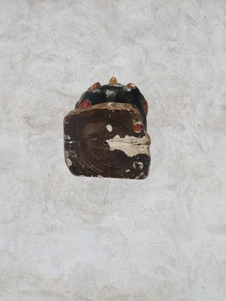 Figura antigua de madera policromada Gnomo tallada