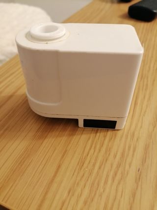 Dispensador de agua por infrarrojos.