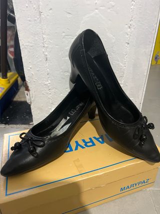 Zapatos medio tacon de piel negros