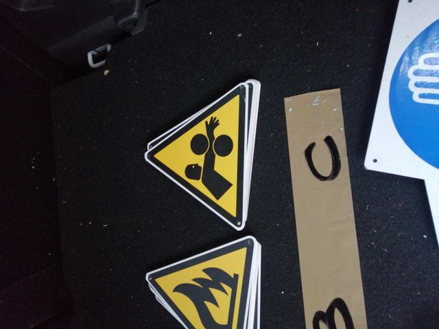 Targhe di sicurezza.