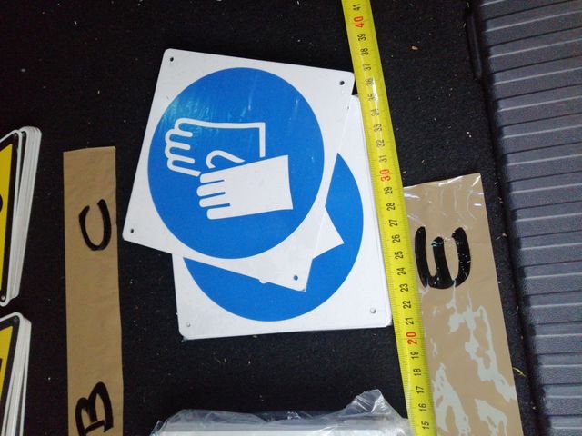 Targhe di sicurezza.