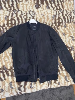 Bomber negra bershka
