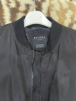 Bomber negra bershka