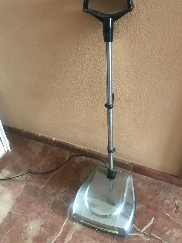 Aspiradora Lustradora Vintage Tornado