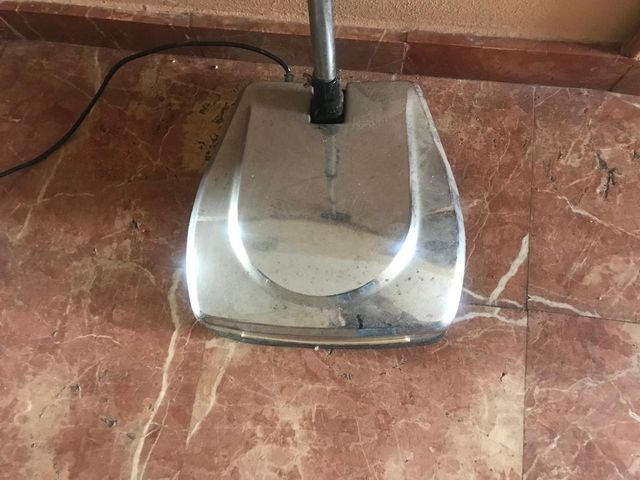 Aspiradora Lustradora Vintage Tornado