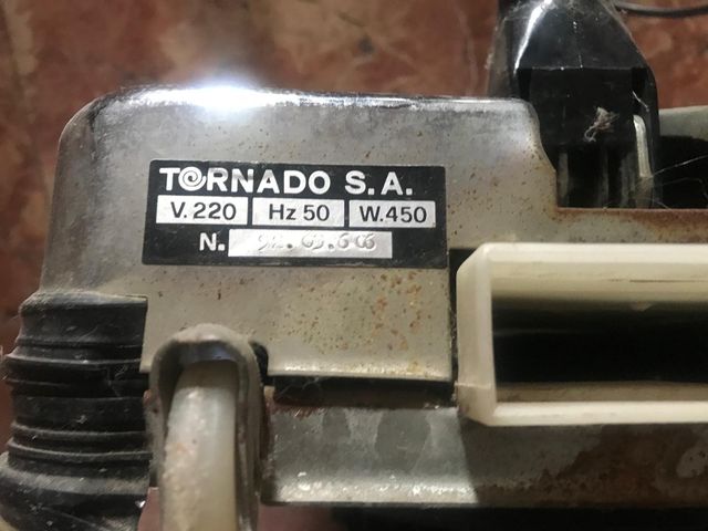 Aspiradora Lustradora Vintage Tornado
