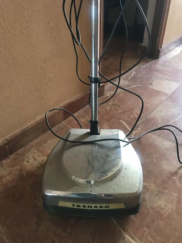 Aspiradora Lustradora Vintage Tornado