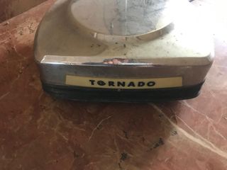 Aspiradora Lustradora Vintage Tornado