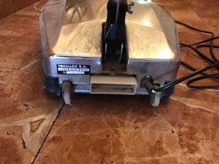 Aspiradora / lustradora Tornado estilo vintage