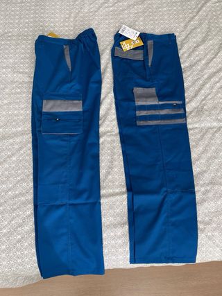 Dos pantalones multibolsillos monza