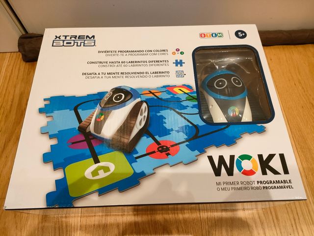 Robot woki programable para niños. STEM