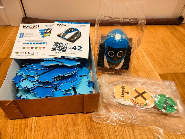 Robot woki programable para niños. STEM