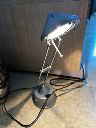 Lampara ajustable y direccional ,flexo vintage.